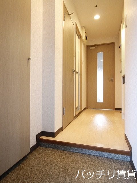 玄関　画像は別号室イメージの為、現況を優先いたします。