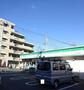コンビニ　ファミリーマート（コンビニ）まで450m