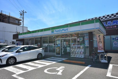コンビニ　ファミリーマート 瓜破東二丁目店（コンビニ）まで334m