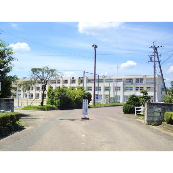 中学校　美濃加茂市立西中学校（中学校）まで1877m