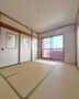 その他部屋・スペース　6畳和室からはバルコニーに繋がります。