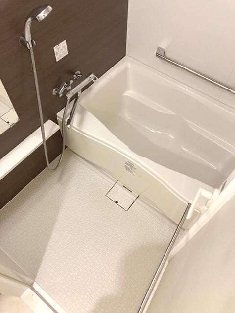 バス・シャワールーム　※写真は同タイプ住戸です。