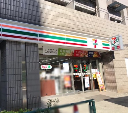 コンビニ　セブンイレブン荒川三ノ輪駅西店（コンビニ）まで121m