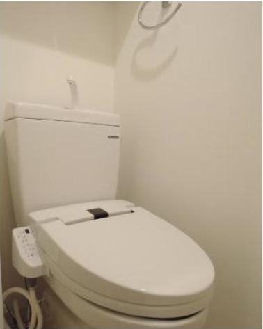 ディアレイシャス都立大駅前のトイレ写真