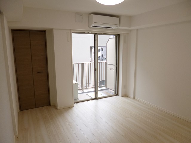 ディアレイシャス都立大駅前の居間写真