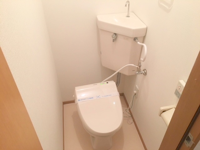 トイレ　温水洗浄便座付のトイレ