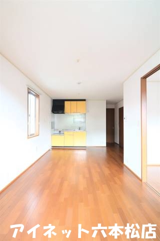 居室・リビング　南向きで明るいお部屋です