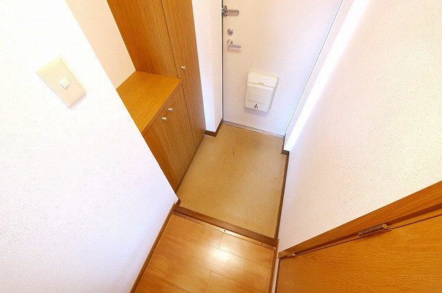 玄関　靴の収納にも困らないですよ。