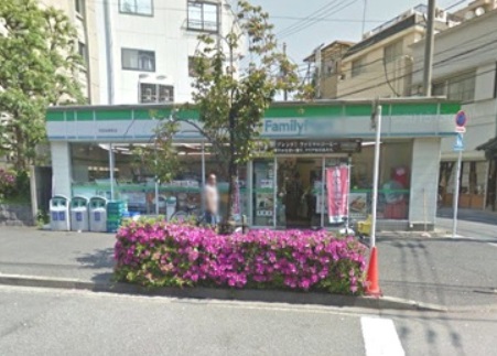 コンビニ　ファミリーマート 世田谷新町店（コンビニ）まで521m