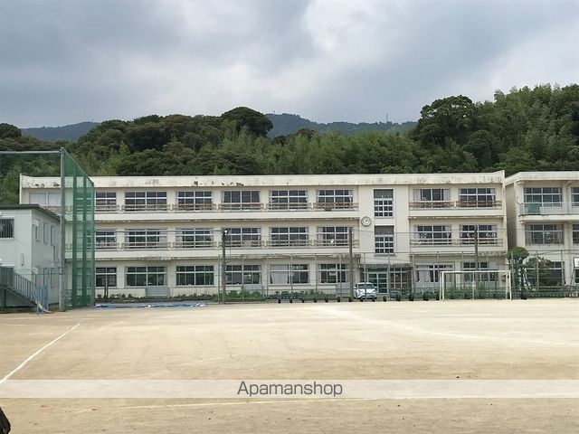 小学校　高知市立秦小学校（小学校）まで1325m