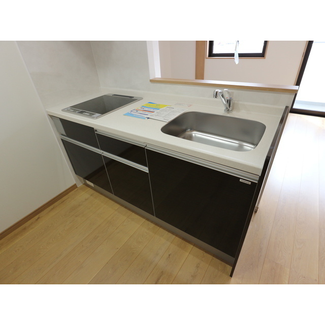 キッチン　※参考写真です。パネルの色はナチュラルウッド
