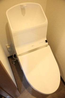 ＪＲ鹿児島本線 千早駅 徒歩11分 2階建 築8年のトイレ写真