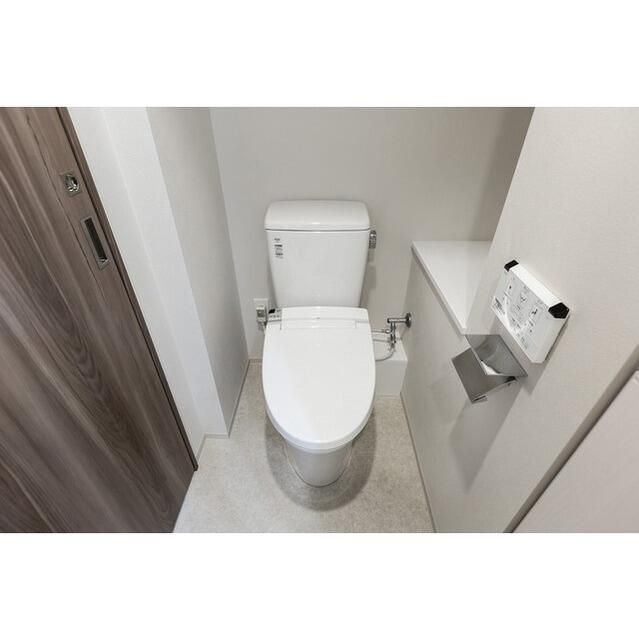 トイレ　落ち着いた色調のトイレです