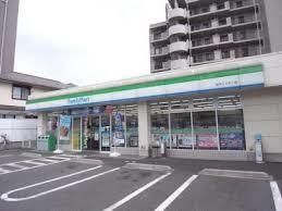 コンビニ　ファミリーマート（コンビニ）まで142m