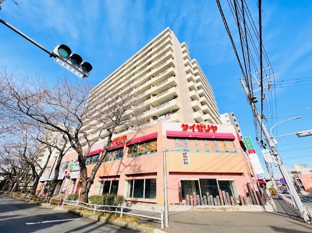 高尾パークハイツB棟の外観写真