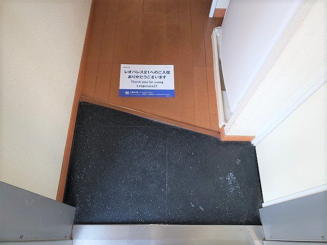レオパレスセピアコートの玄関写真