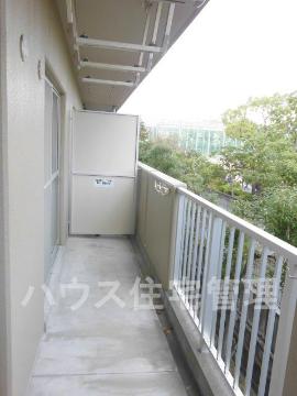 ＪＲ東海道本線 高槻駅 バス乗車時間：10分 最寄りバス停で下車 徒歩3分 3階建 築34年の内装写真
