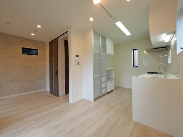 大日通4丁目戸建貸家の居間写真