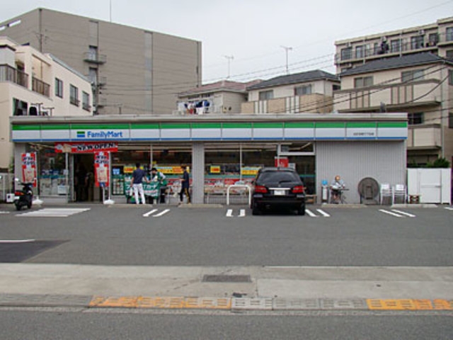 コンビニ　ファミリーマート北区浮間三丁目店（コンビニ）まで140m