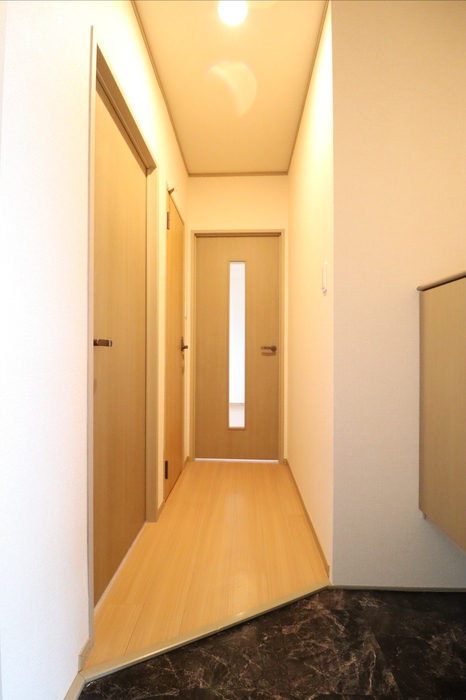 玄関　※別のお部屋の参考写真です