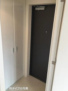 玄関　写真は同タイプ住居です