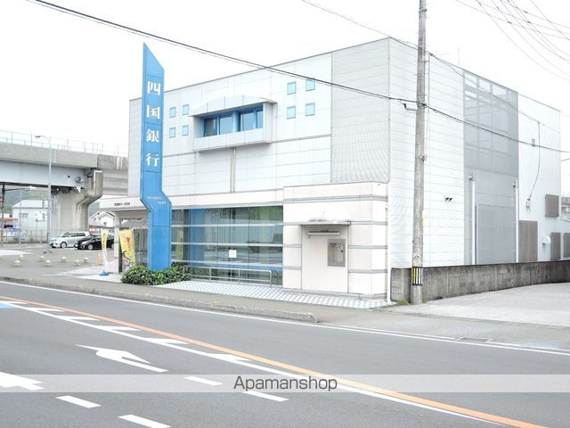 銀行　四国銀行一宮支店（銀行）まで656m
