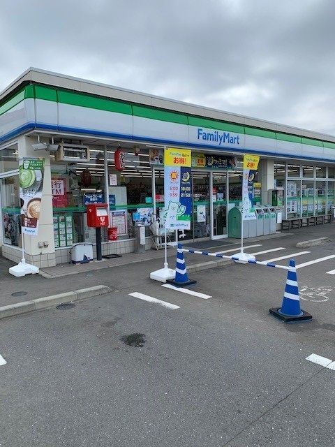 コンビニ　ファミリーマート青梅今井店（コンビニ）まで1000m