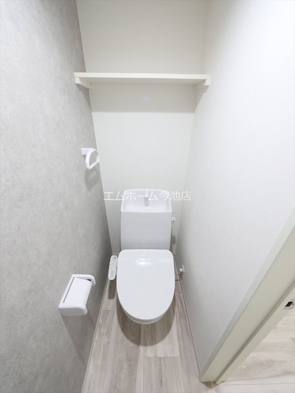トイレ　温水洗浄便座付トイレ　同仕様写真