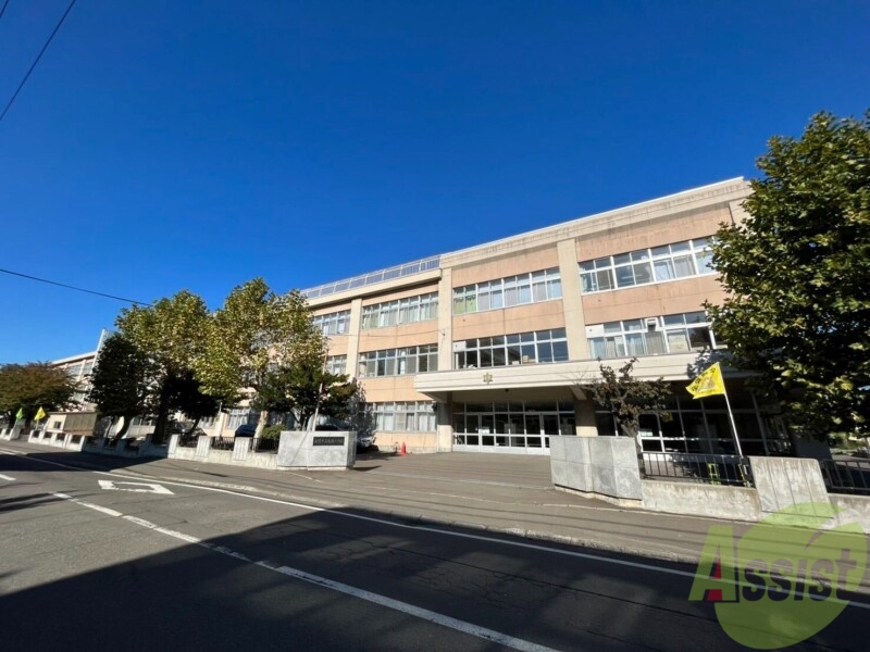 小学校　札幌市立札苗小学校（小学校）まで310m