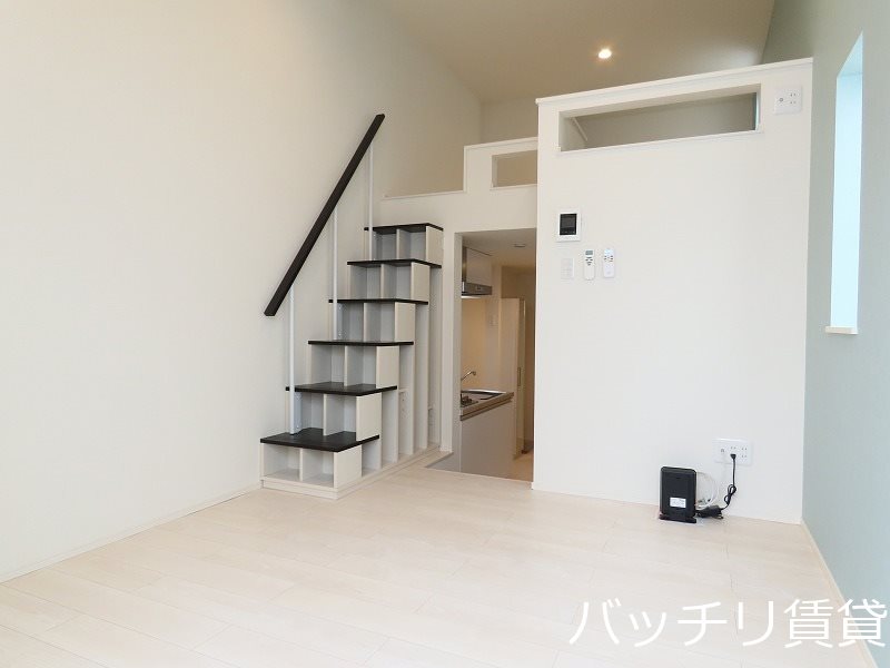 居室・リビング　同型タイプの為、現状を優先致します。