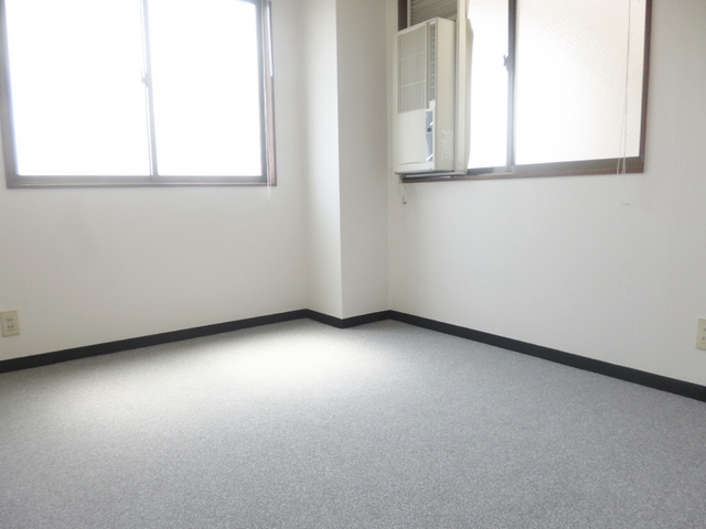 その他　２面採光で明るい洋室☆
