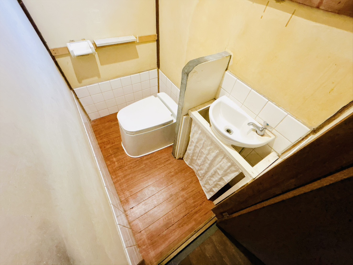 ＪＲ阪和線 和泉砂川駅 徒歩18分 2階建 築60年のトイレ写真