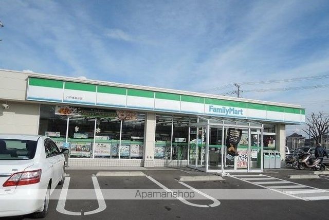 コンビニ　ファミリーマート湊高台店（コンビニ）まで750m