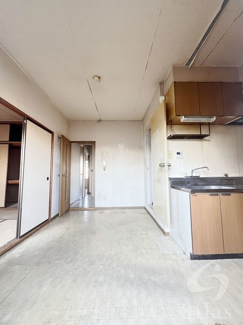 ＪＲ東海道本線 立花駅 徒歩14分 4階建 築33年の居間写真