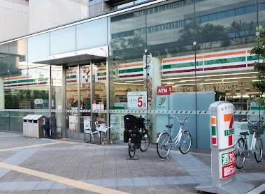 コンビニ　セブンイレブン 江東深川ギャザリア店（コンビニ）まで294m