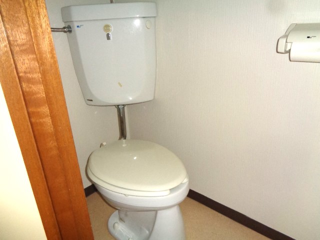 ＪＲ青梅線 拝島駅 徒歩10分 2階建 築38年のトイレ写真