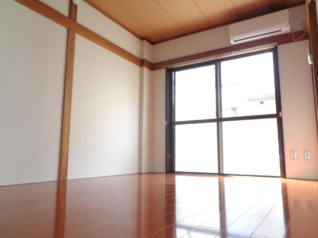 ＪＲ青梅線 拝島駅 徒歩10分 2階建 築38年の居間写真