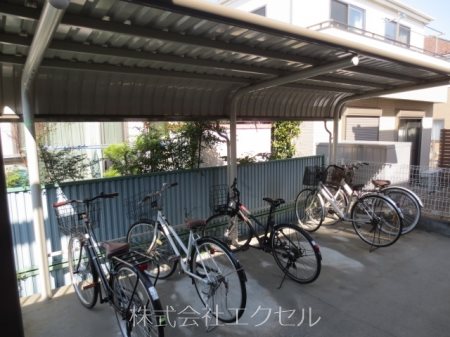 その他共有部分　屋根付き駐輪スペース。