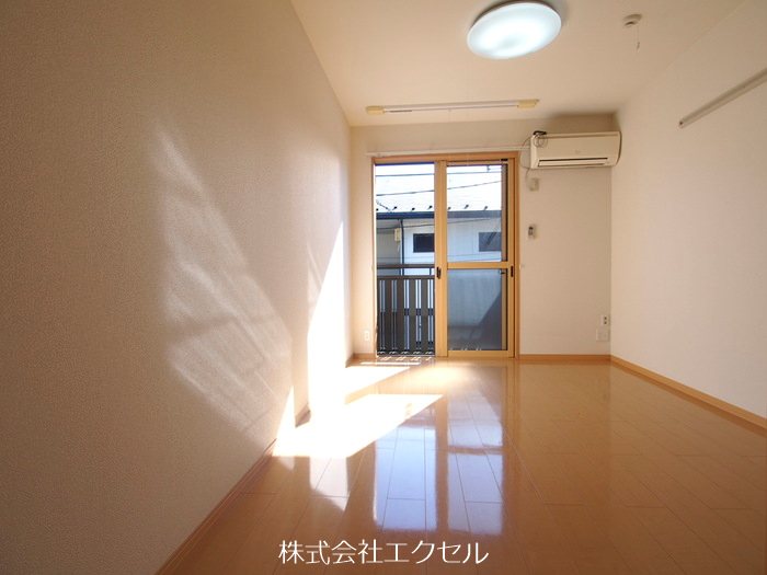 居室・リビング　同建物別室画像です
