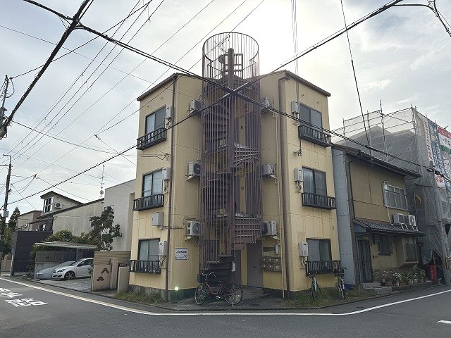 建物外観　北野白梅町まで徒歩6分で生活便利な立地です。