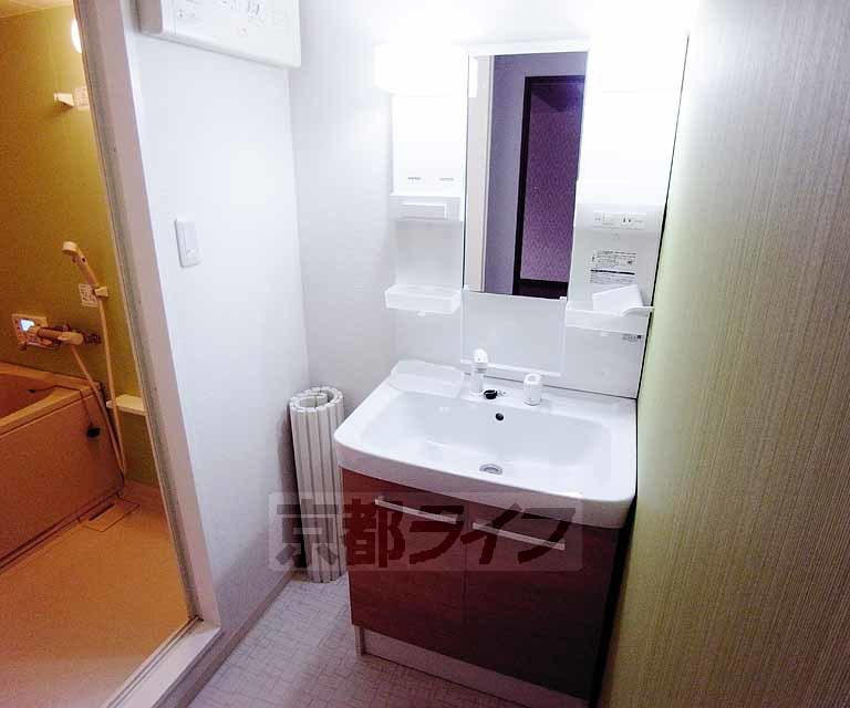 洗面設備　ワンルームのお部屋の流用写真です。