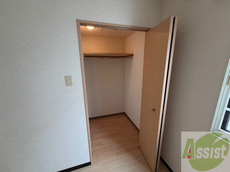 収納　寝室の収納です。部屋がすっきり片付きます。