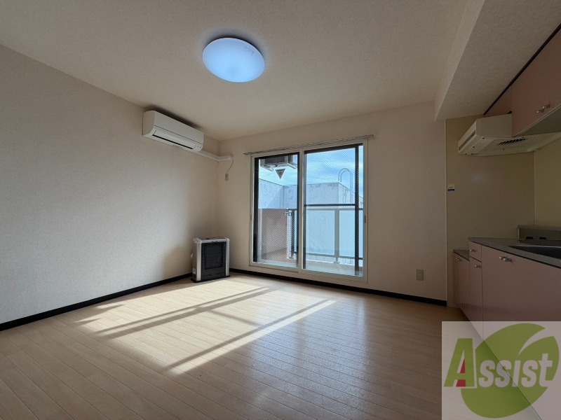 居室・リビング　広くてキレイなお部屋が広がっていて、充実した生活が送れそう。