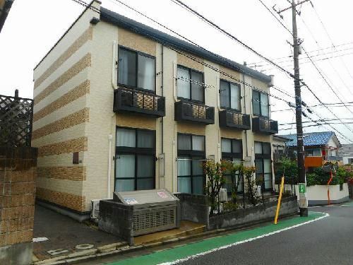 【レオパレスエトワール南生田の建物外観】