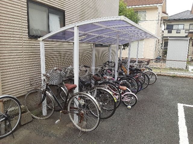 【磐田市豊島のアパートの駐車場】