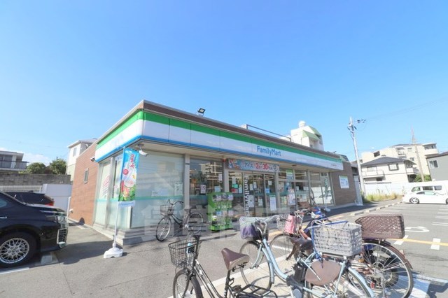 コンビニ　ファミリーマート　吹田山手町四丁目（コンビニ）まで332m