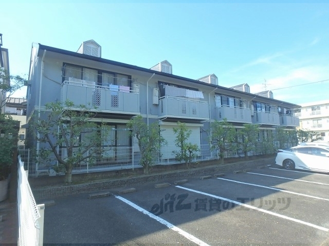 京都市北区西賀茂北山ノ森町のアパートの建物外観