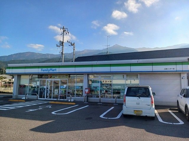 【四国中央市土居町野田のアパートのコンビニ】