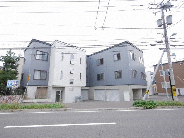 札幌市北区北三十一条西のアパートの建物外観