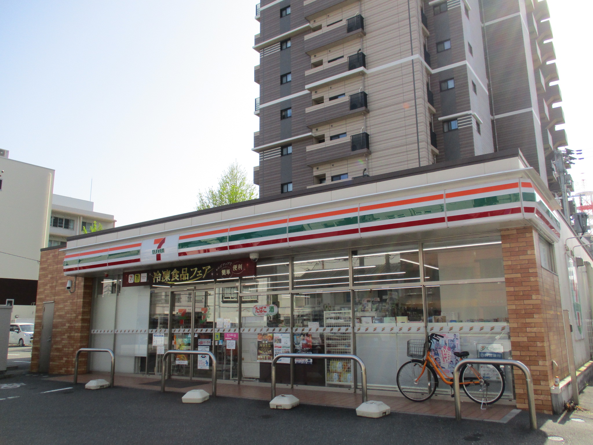 【高知市与力町のマンションのコンビニ】